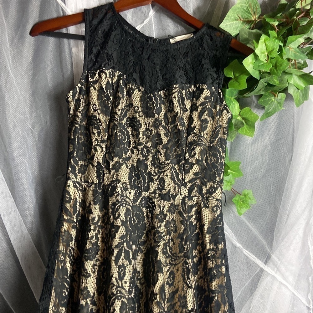 Maitai  Back Embroidery Lace Dress​ - Picture 3 of 8